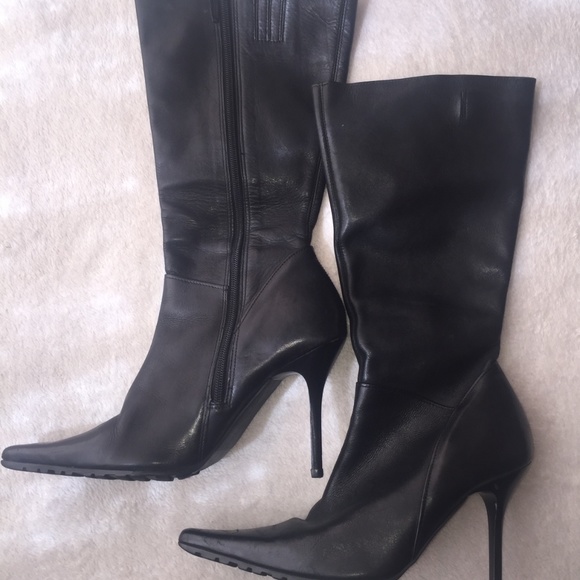 Boots - Picture 3 of 6